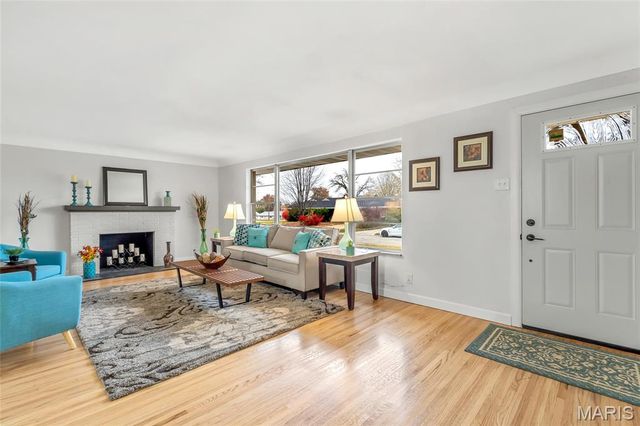 11 Hazelwood Lane, Hazelwood, MO 63042