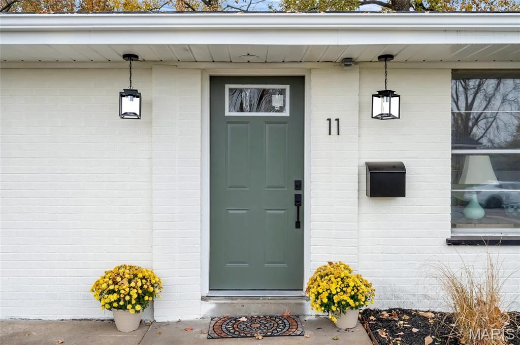 11 Hazelwood Lane, Hazelwood, MO 63042