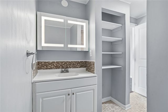 1022 2nd Ave, Coraopolis, PA 15108