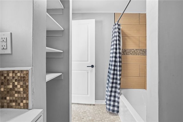 1022 2nd Ave, Coraopolis, PA 15108