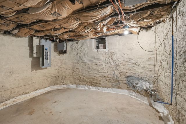 1022 2nd Ave, Coraopolis, PA 15108