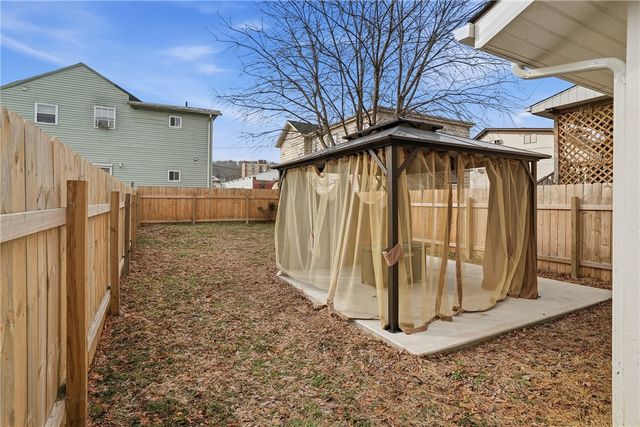 1022 2nd Ave, Coraopolis, PA 15108