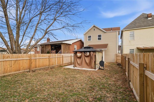 1022 2nd Ave, Coraopolis, PA 15108