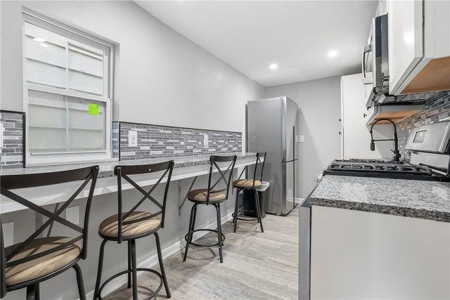 1022 2nd Ave, Coraopolis, PA 15108