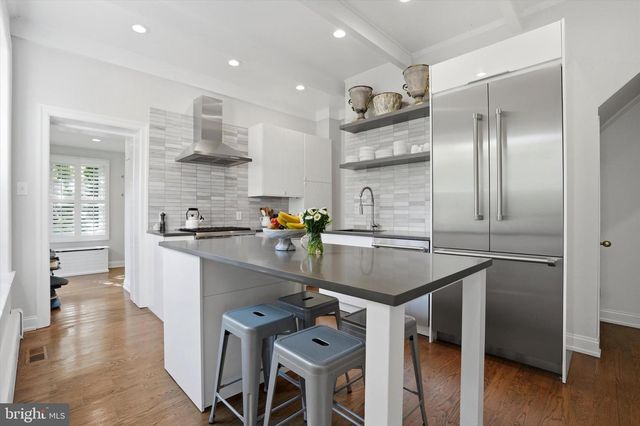 36 E CHESTNUT HILL AVE, Philadelphia, PA 19118