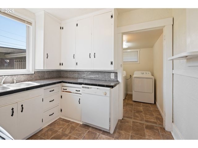 608 16TH Ave, Longview, WA 98632