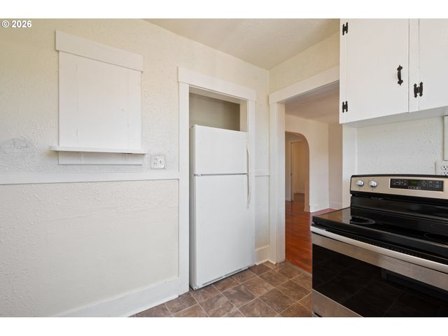 608 16TH Ave, Longview, WA 98632