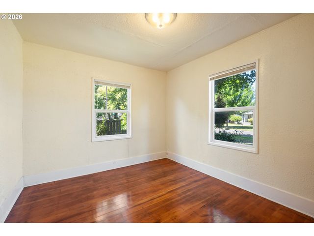 608 16TH Ave, Longview, WA 98632