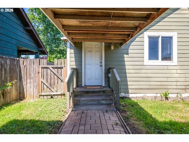 608 16TH Ave, Longview, WA 98632