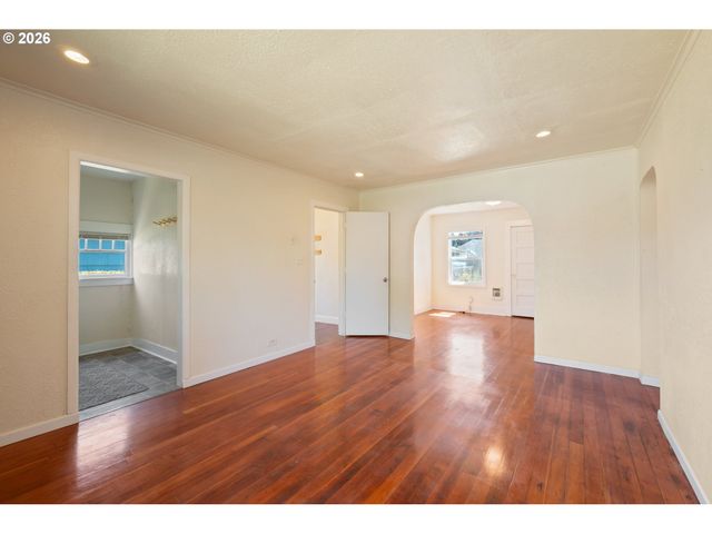 608 16TH Ave, Longview, WA 98632