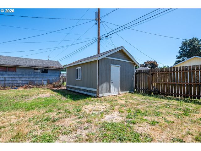 608 16TH Ave, Longview, WA 98632