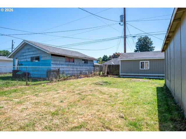 608 16TH Ave, Longview, WA 98632