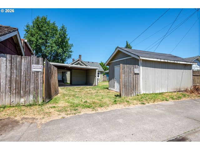 608 16TH Ave, Longview, WA 98632