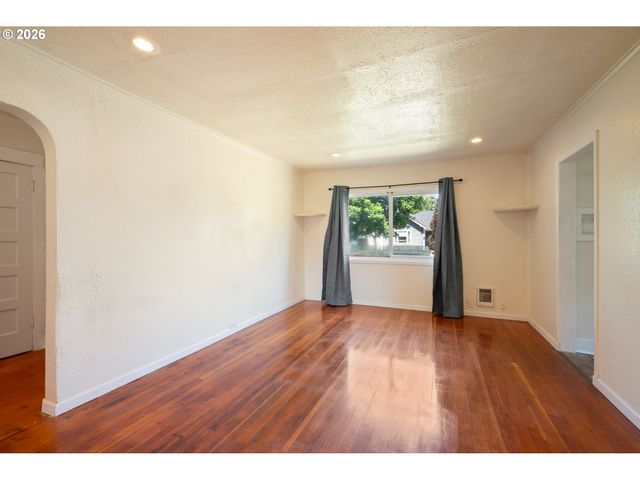 608 16TH Ave, Longview, WA 98632