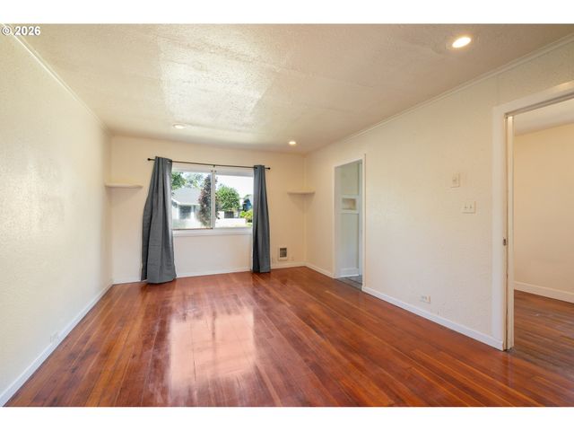 608 16TH Ave, Longview, WA 98632