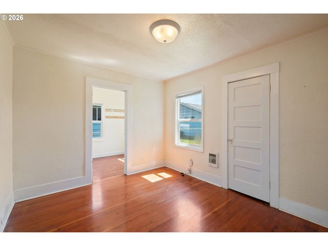 608 16TH Ave, Longview, WA 98632
