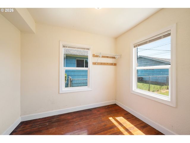 608 16TH Ave, Longview, WA 98632