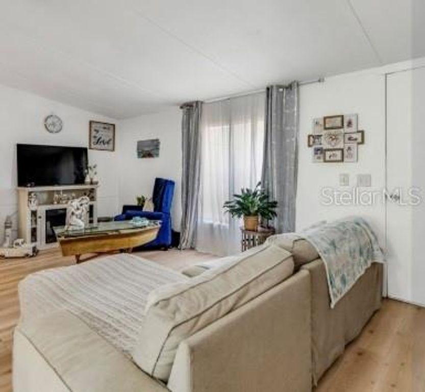 Image 3 of property listing at 1108 AVENUE I, Ormond Beach, FL 32174