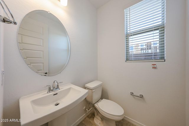 8721 W WINDSOR Boulevard, Glendale, AZ 85305