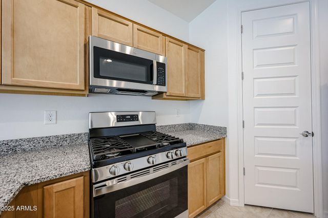 8721 W WINDSOR Boulevard, Glendale, AZ 85305