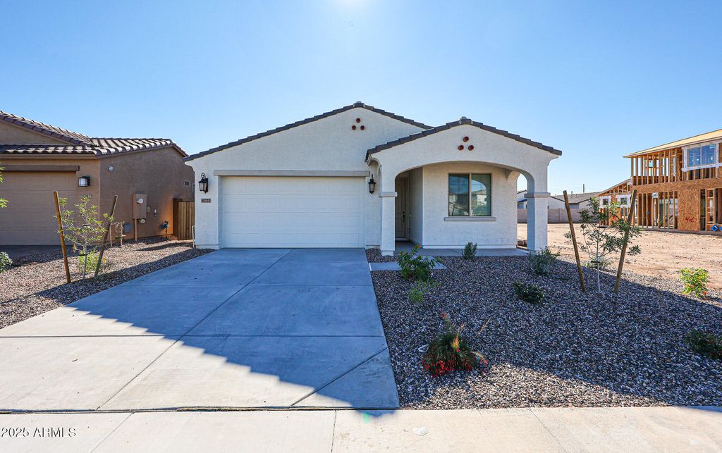 8721 W WINDSOR Boulevard, Glendale, AZ 85305