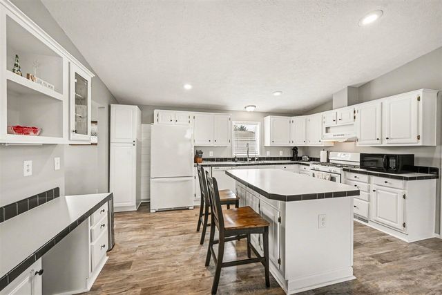 6911 Mandy Lane, Kalamazoo, MI 49009