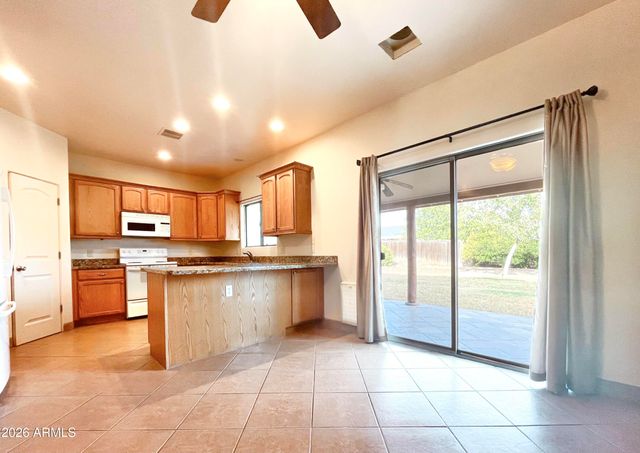 5655 N Laura Lane, Rimrock, AZ 86335