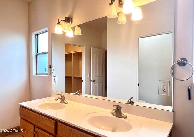 5655 N Laura Lane, Rimrock, AZ 86335