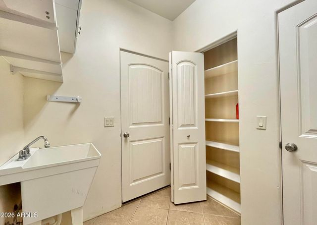 5655 N Laura Lane, Rimrock, AZ 86335