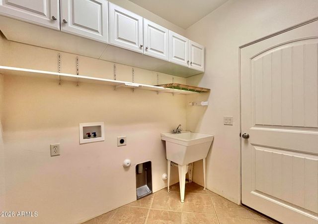 5655 N Laura Lane, Rimrock, AZ 86335