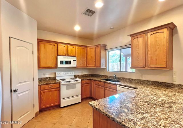 5655 N Laura Lane, Rimrock, AZ 86335