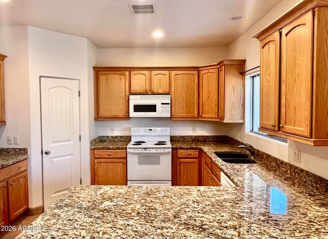 5655 N Laura Lane, Rimrock, AZ 86335