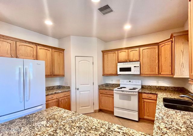5655 N Laura Lane, Rimrock, AZ 86335