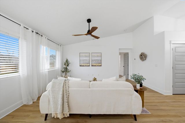 4908 Antioch Dr, Pasco, WA 99301