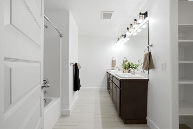 4908 Antioch Dr, Pasco, WA 99301