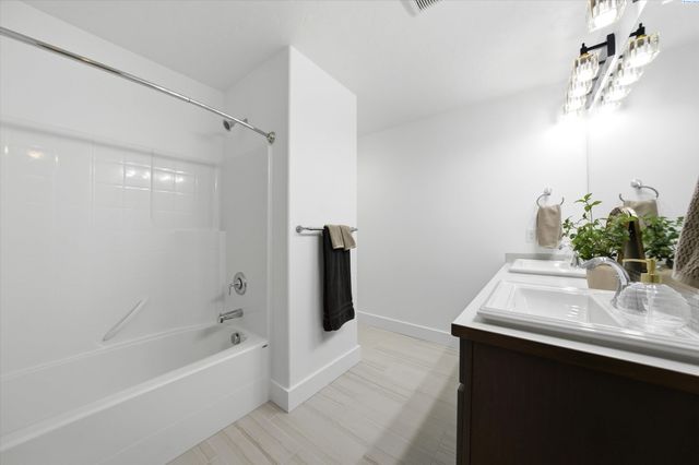 4908 Antioch Dr, Pasco, WA 99301