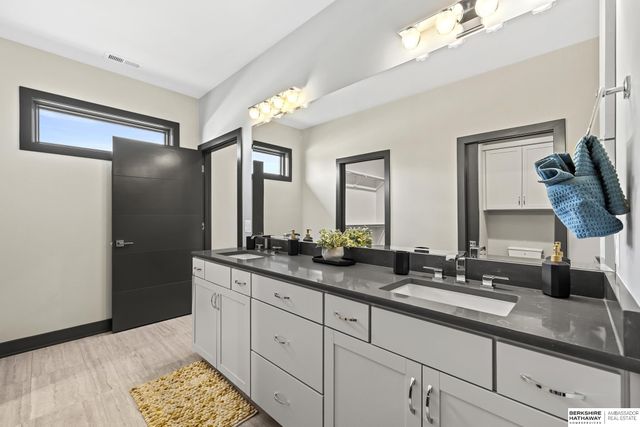 17508 Marinda Plaza, Omaha, NE 68130