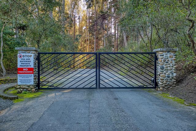 10 Potbelly Beach Road, Aptos, CA 95003