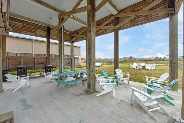 858 S East Road, Crystal Beach, TX 77650