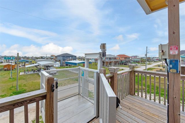 858 S East Road, Crystal Beach, TX 77650