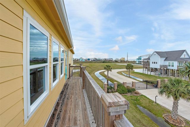 858 S East Road, Crystal Beach, TX 77650