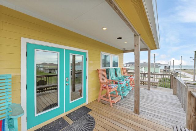 858 S East Road, Crystal Beach, TX 77650