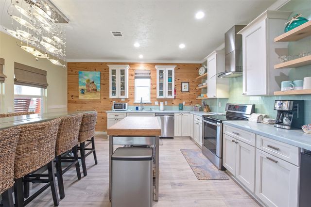 858 S East Road, Crystal Beach, TX 77650