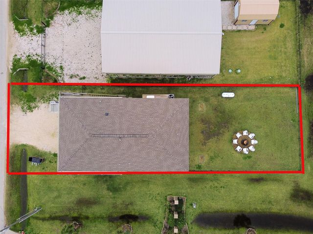 858 S East Road, Crystal Beach, TX 77650