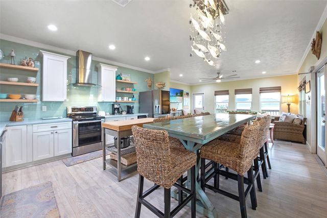 858 S East Road, Crystal Beach, TX 77650