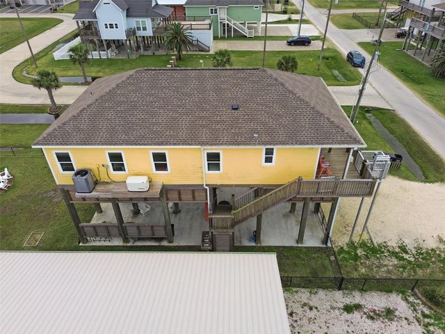 858 S East Road, Crystal Beach, TX 77650