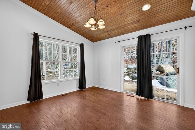 1194 VALLEY VIEW RD, Harpers Ferry, WV 25425