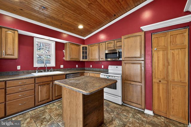 1194 VALLEY VIEW RD, Harpers Ferry, WV 25425