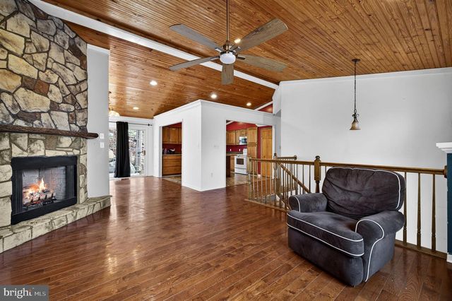 1194 VALLEY VIEW RD, Harpers Ferry, WV 25425