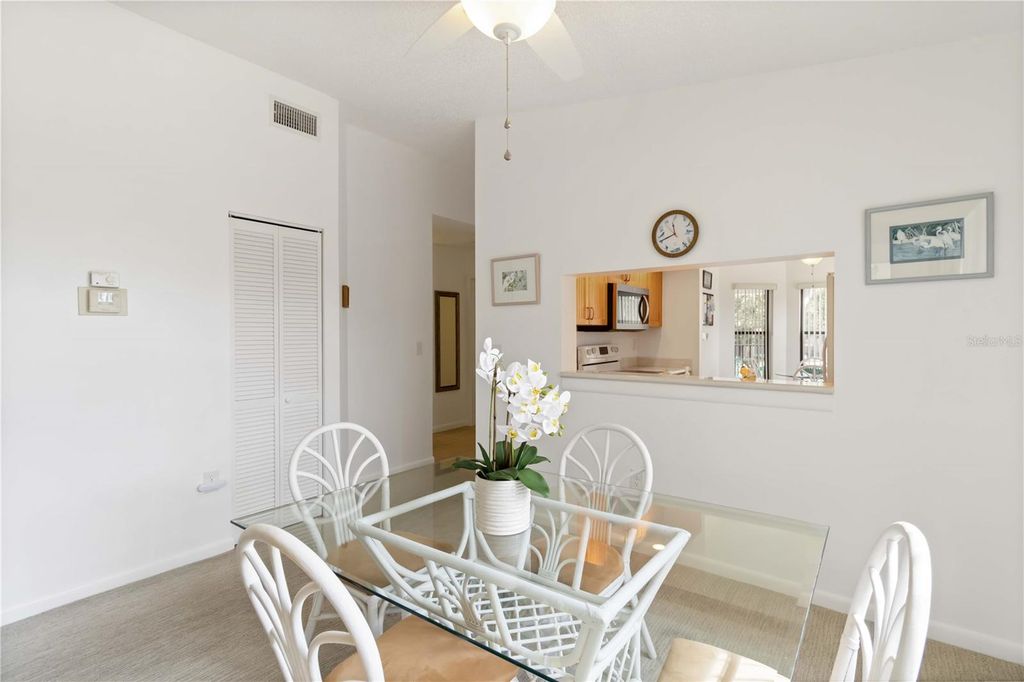 Image 14 of property listing at 4620 47TH AVENUE W 201, Bradenton, FL 34210